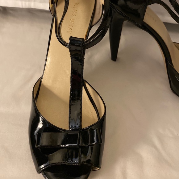 Black patent leather peep toe heels - Picture 2 of 7